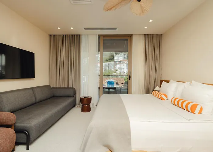 Infinity Hotel & More