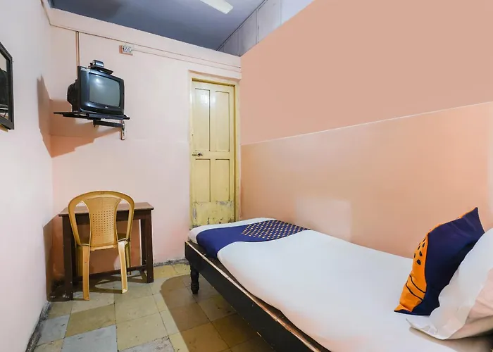 Spot On 65100 Delhi Lodge