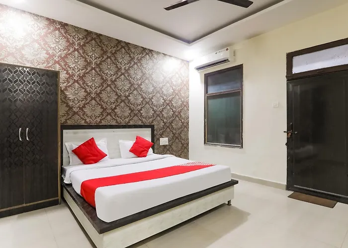 Hotel O Samrat