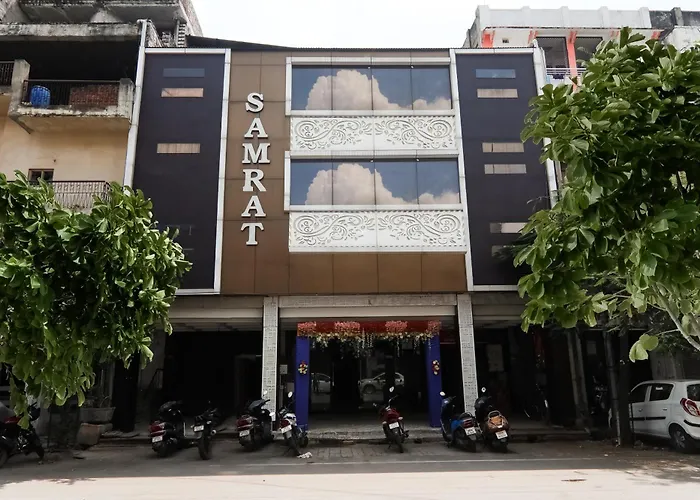Hotel O Samrat