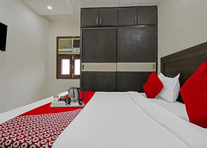 Hotel O King Stay Near Tdi Mall