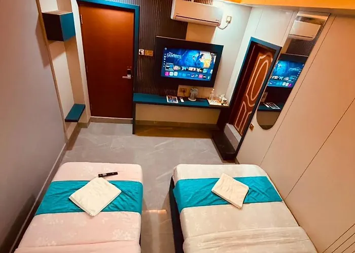 Guru Hotel And Lodge