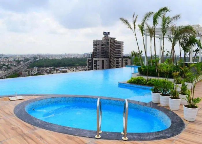 Pink Hotel Grand Anukampa