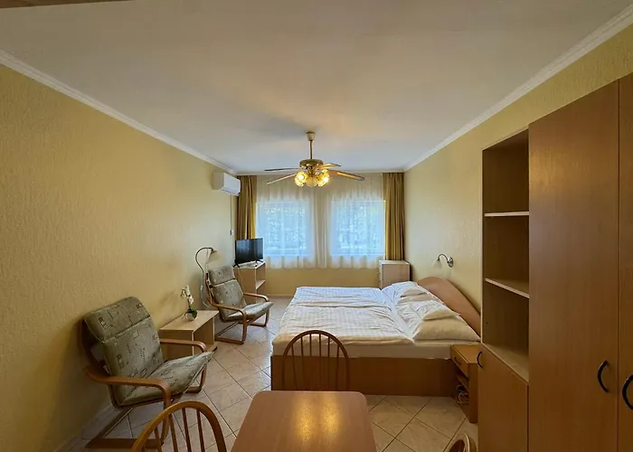 Siesta Club Apartman Harkany
