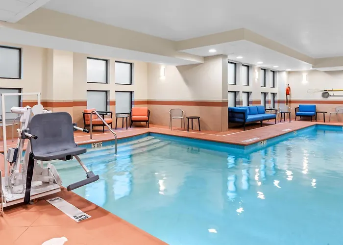 Hampton Inn & Suites National Harbor-Newly Renovated