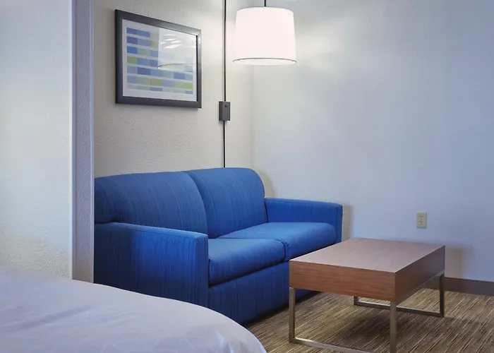 Holiday Inn Express & Suites Akron Regional Airport Area By Ihg