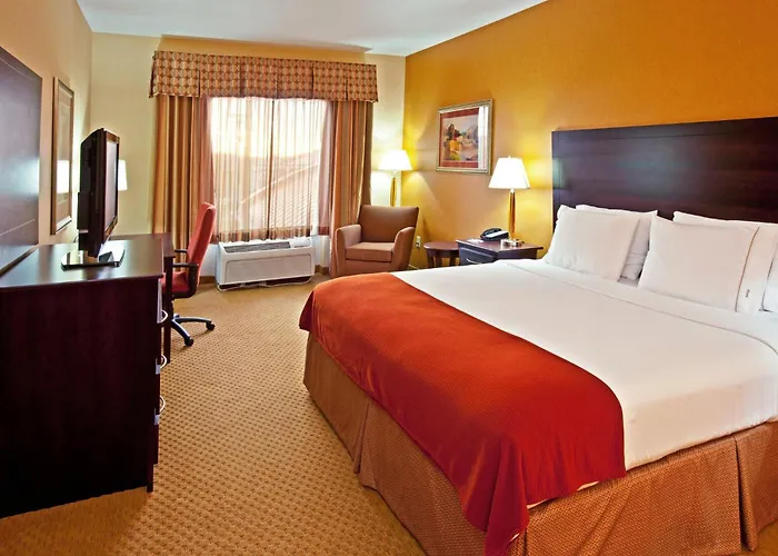 Holiday Inn Express Hotel & Suites Franklin By Ihg