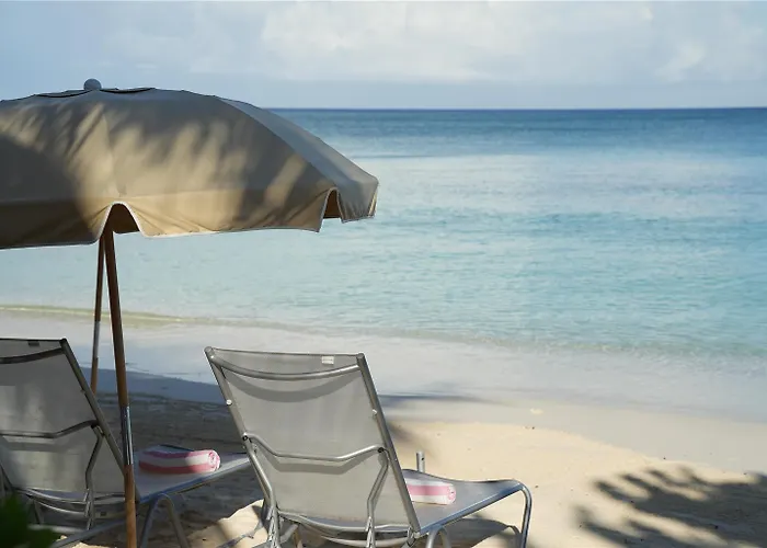 Comfort Suites Seven Mile Beach