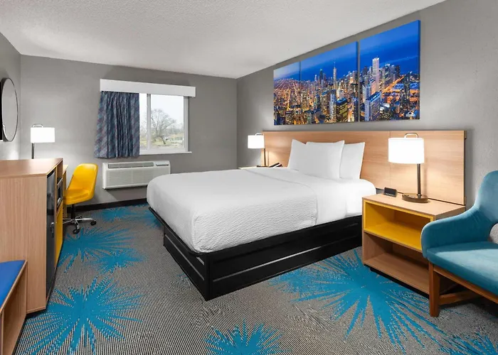 Days Inn By Wyndham Waukegan Great Lakes