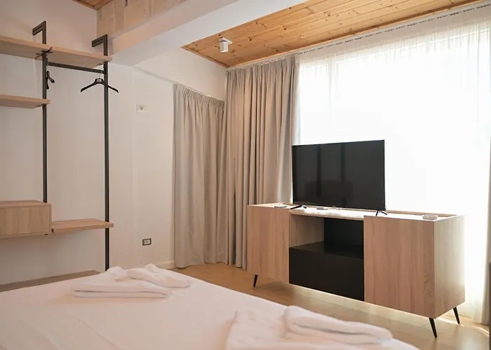 Trevi Hotel & Restorant, Shengjin