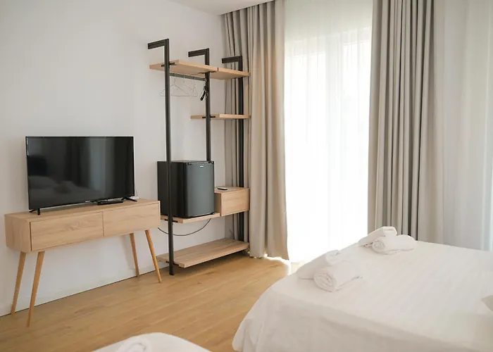 Trevi Hotel & Restorant, Shengjin