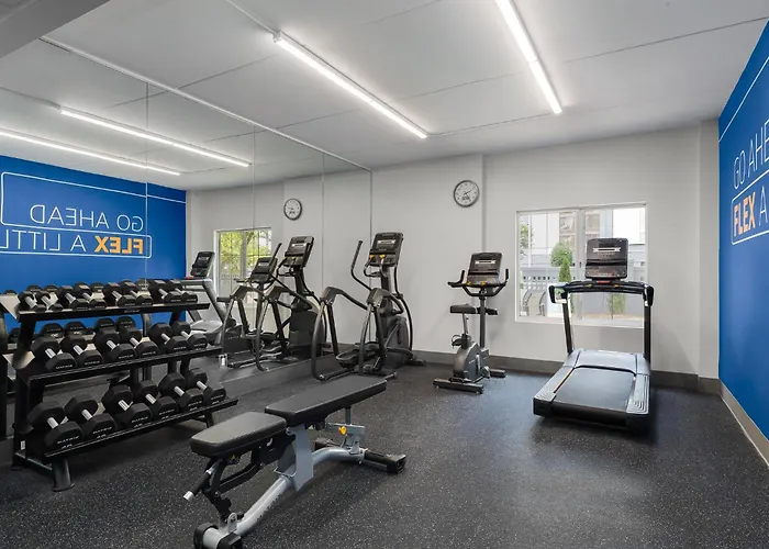 Holiday Inn Express & Suites Memphis East By Ihg