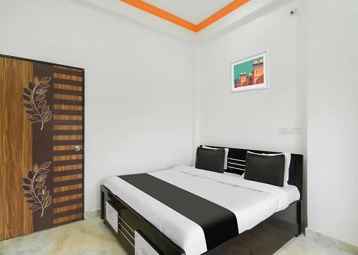 Hotel O Chandra Vilas