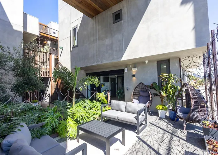 City24 Condo Hotel Little Italy Mission Hills