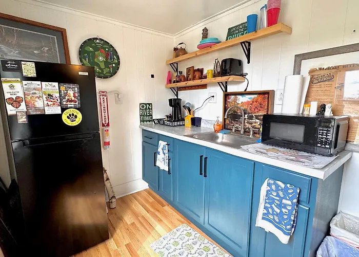 Riverside Hotel