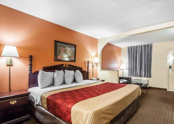 Econo Lodge Inn & Suites Tuscaloosa I-20