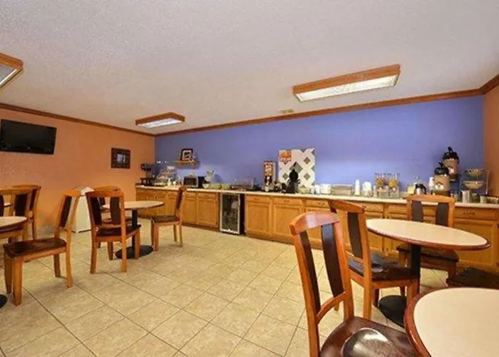 Quality Inn & Suites Grinnell Near University