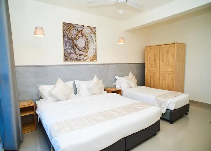 Yuvi Blue Guesthouse At Himmafushi