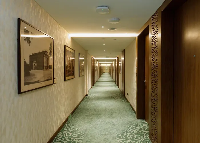 080 Transit Hotel, T2