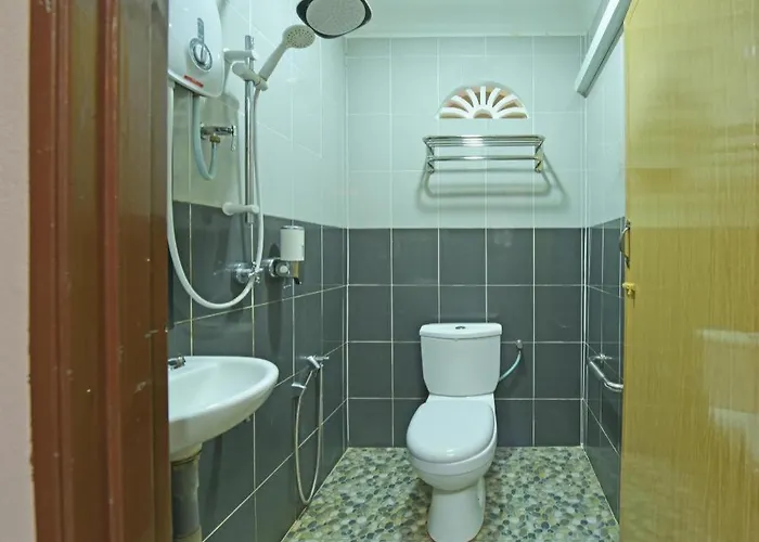 Oyo 90642 Twin Mutiara Chalet & Homestay