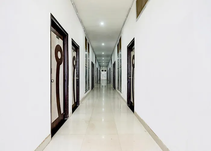 Super Townhouse Divyanagar Formerly Shivam Grand Ranidiha Tiraha