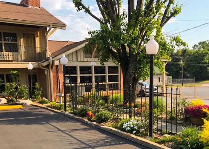 Charles Wesley Motor Lodge Downtown Broken Bow- Hochatown
