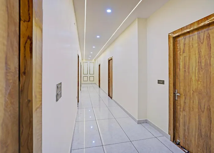 Hotel O J V Courtyard