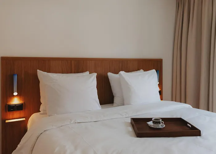 Man Met Bril Koffie Hotel