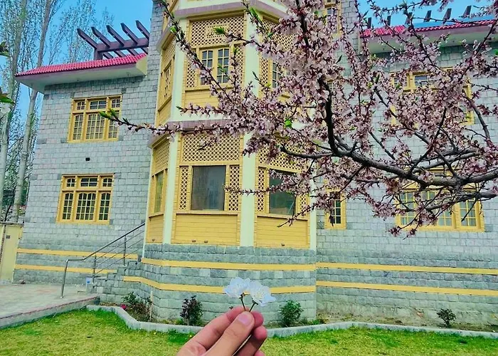 Skardu Baithak