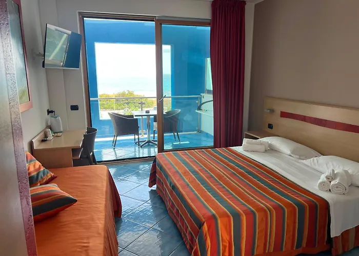 Damavi Hotel