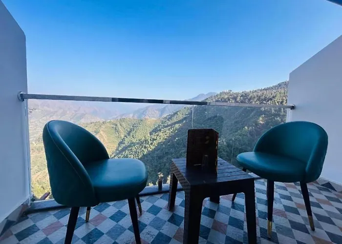 Himalayan River Resort, Manali- #Riverside #Private Parking #Scenic River & Mountain View #Open Cafe # Spacious Room #Big Garden With Campfire