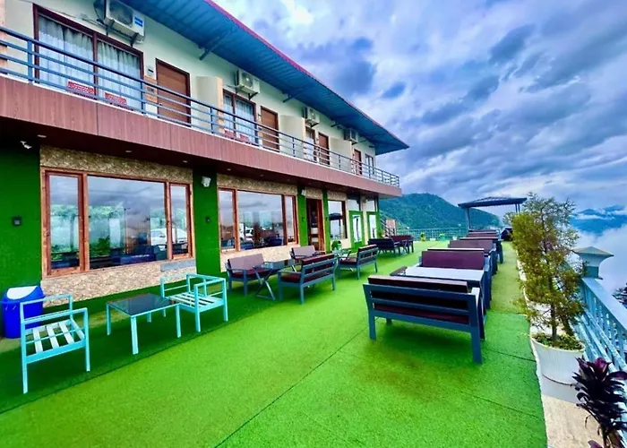 Himalayan River Resort, Manali- #Riverside #Private Parking #Scenic River & Mountain View #Open Cafe # Spacious Room #Big Garden With Campfire