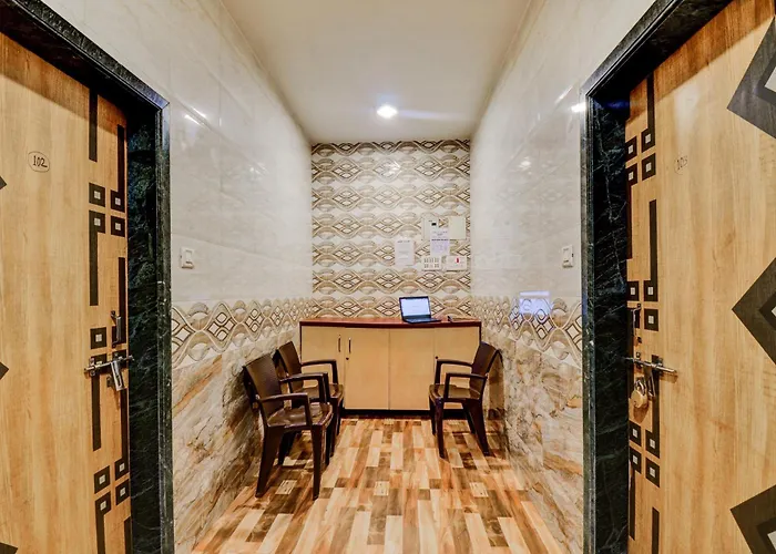 Hotel O Roshan Palace
