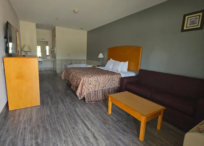 Whitesboro Inn & Suites