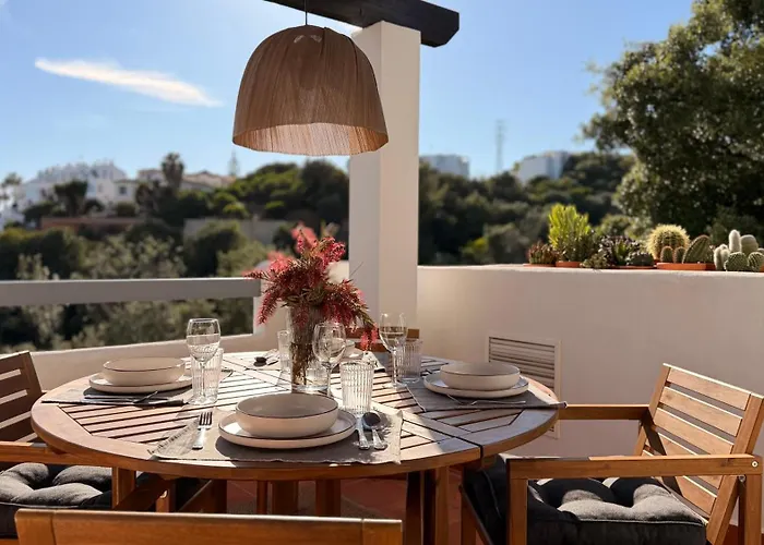 Casa De La Alegria, 3-Bedroom House Near Cabopino Beach & Golf, Marbella