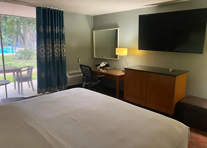 Surestay By Best Western Bakersfield Central