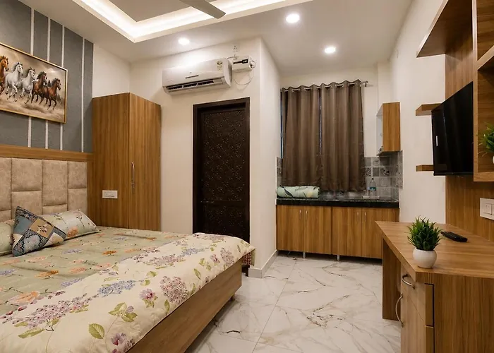 Hotel Wonder Stays - For Couples, Students, Faculties, Corporates