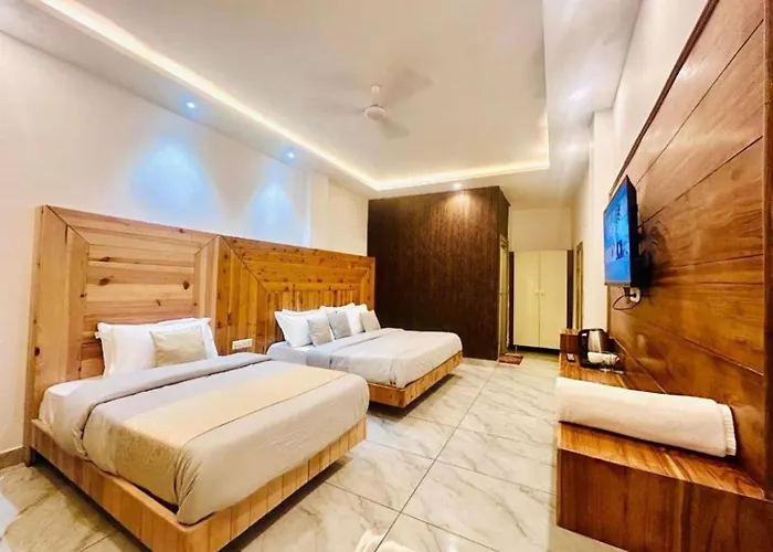 Hotel Hollywood Manali - Scenic River & Mountain View With Premium Rooms Near Mall Road