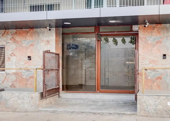 Collection O Vadodara Airport Formerly Milan Party Hall