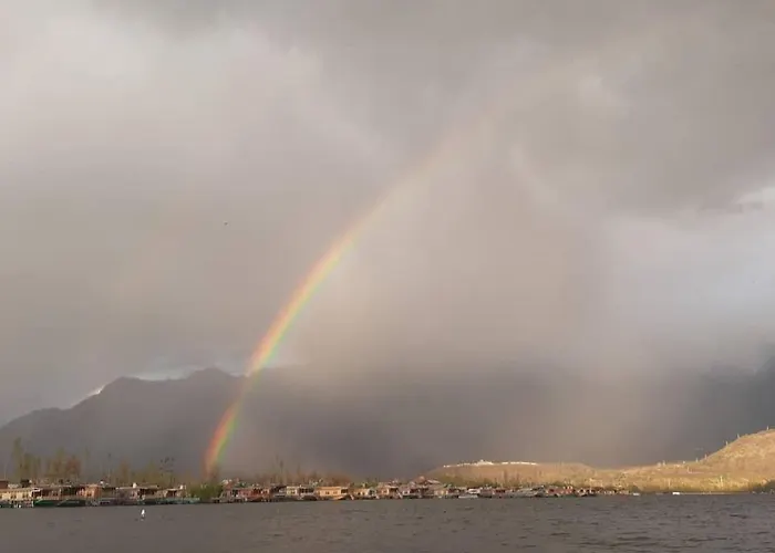 Houseboat Star Ruby Snow View