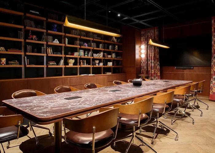Skald Akureyri, Curio Collection By Hilton