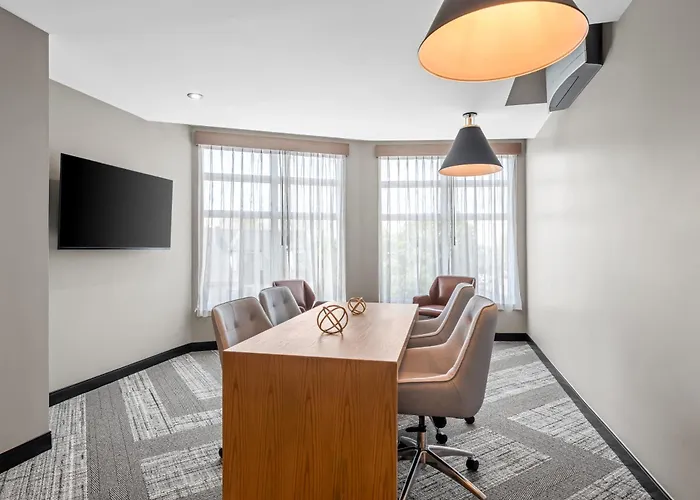 Beacon Suites Hotel