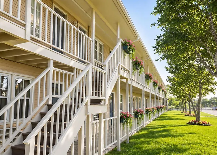 Pier 7 Condominium Resort