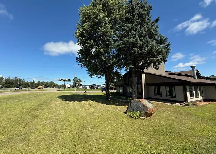 (1 Bedroom Unit Next To Downtown Nisswa And Bir