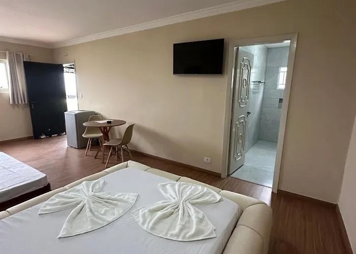 Johnnys Motel Hotel