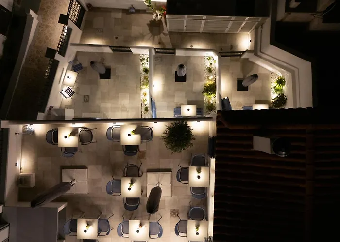 Skyron Hotel