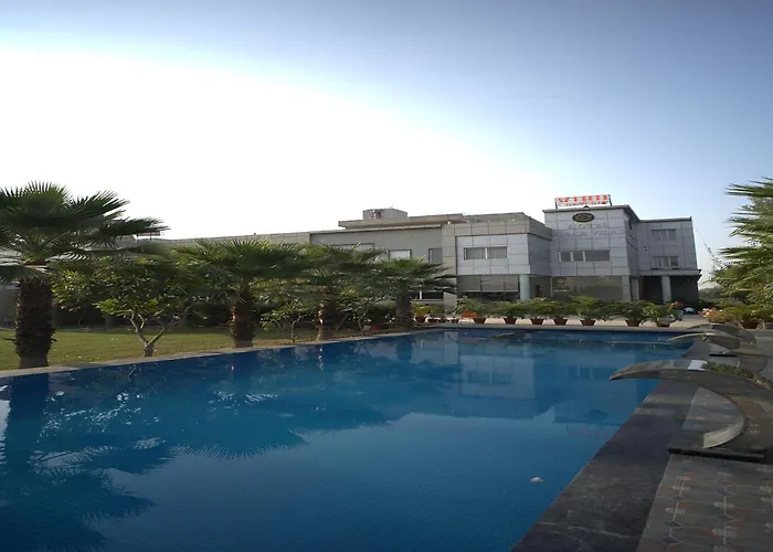 Amarvilas Hotel & Resort