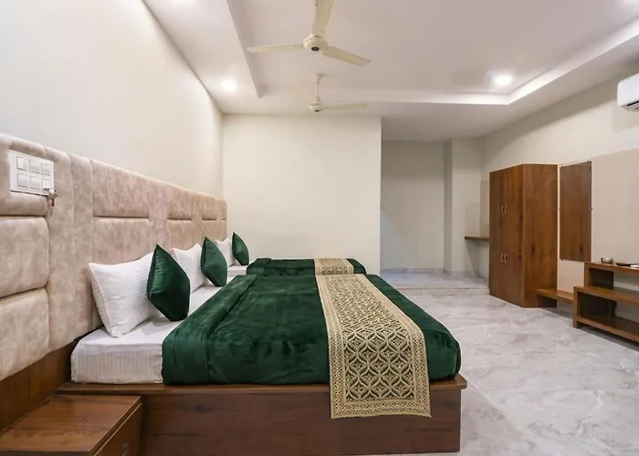 Hotel Shumo Grand Khammam