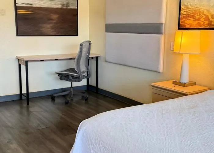 Citrus Inn & Suites