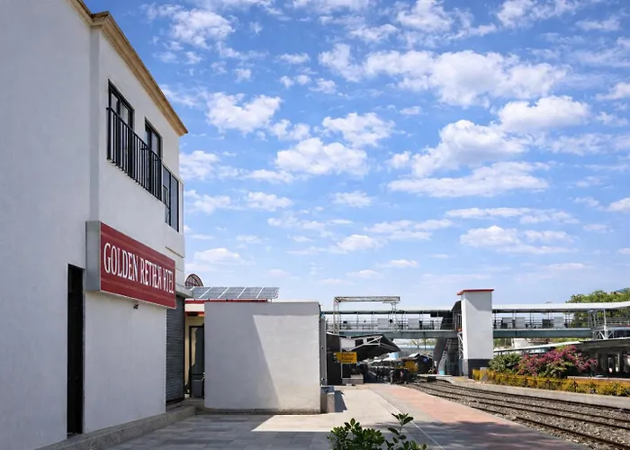Hotel Golden Retreat - At Anand Railway Station